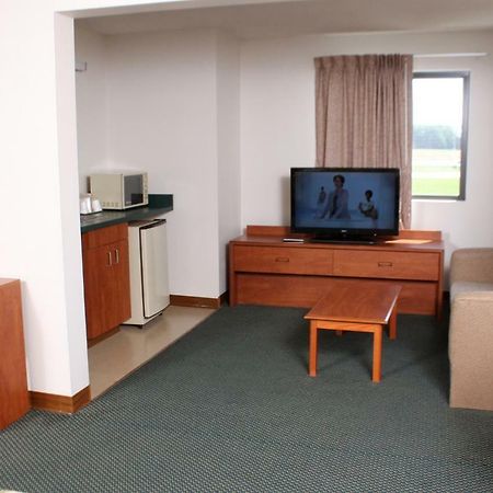Centerstone Inn & Suites Carlyle מראה חיצוני תמונה