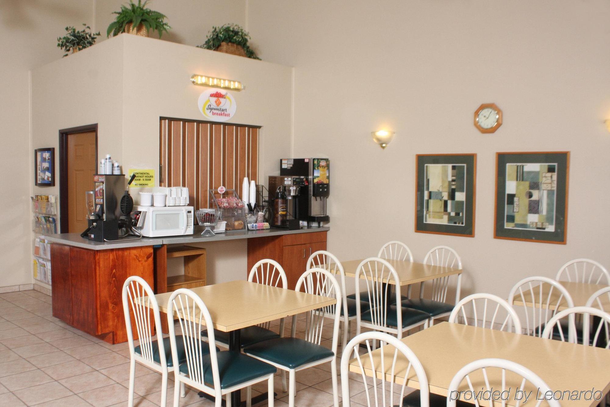 Centerstone Inn & Suites Carlyle מראה חיצוני תמונה