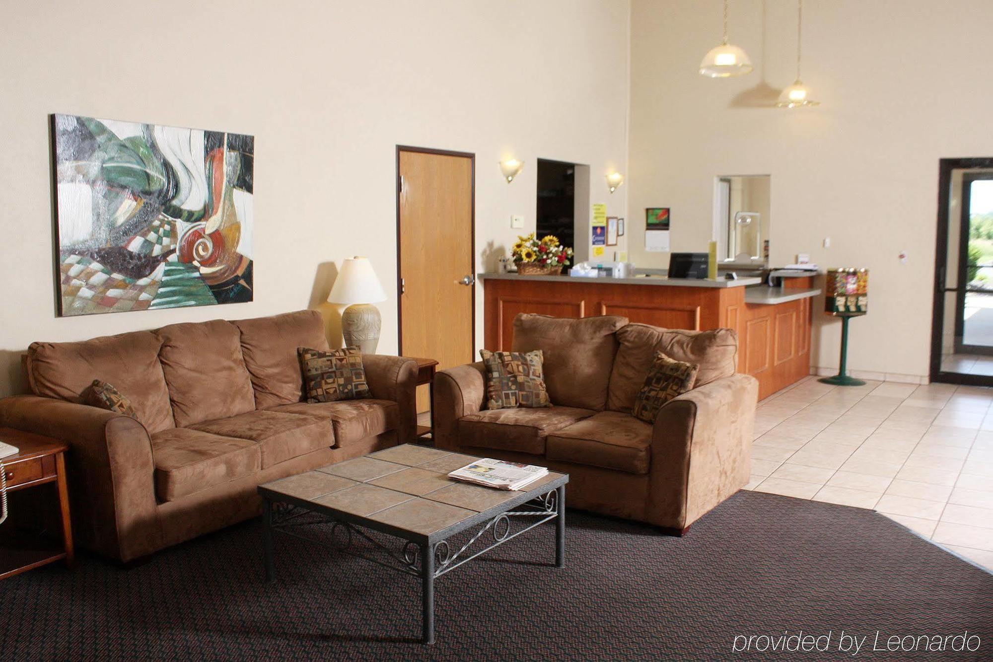 Centerstone Inn & Suites Carlyle מראה חיצוני תמונה