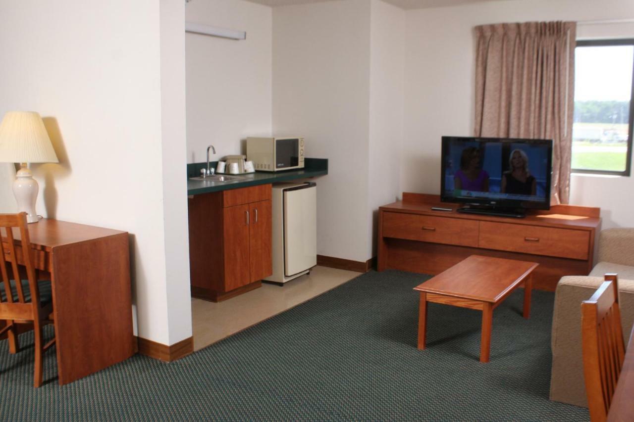 Centerstone Inn & Suites Carlyle מראה חיצוני תמונה